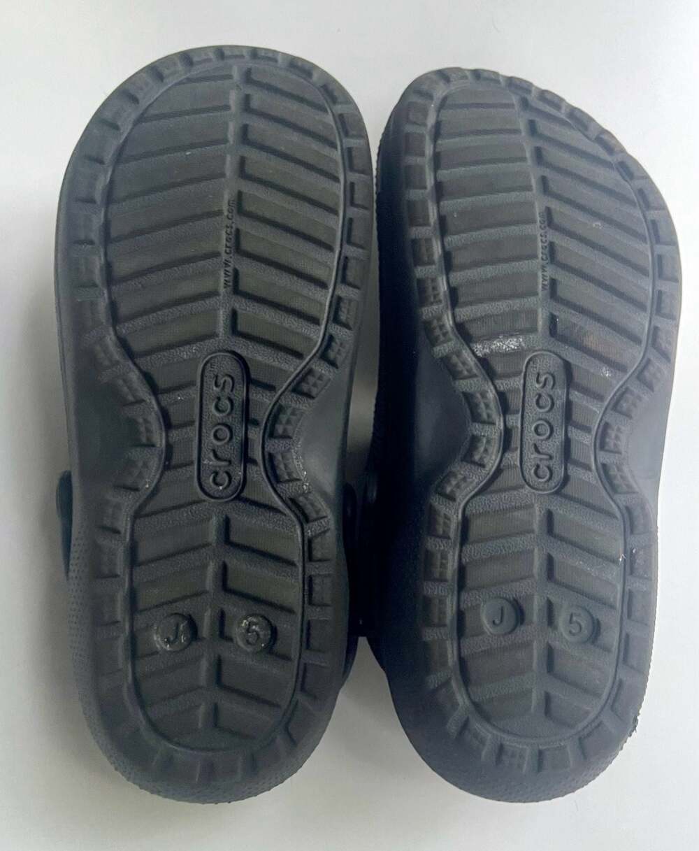 Crocs Classic Lined Clogs Black Size J5 - Picture 4 of 4